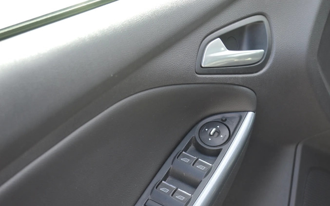 Ford Focus cena 27800 przebieg: 282100, rok produkcji 2011 z Wąchock małe 562
